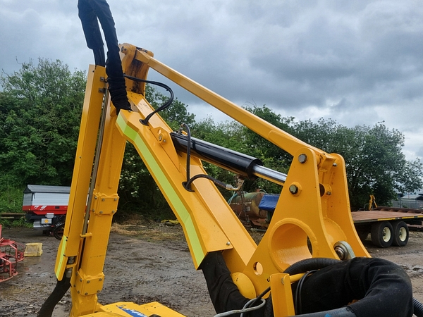 Chris Atkin & Son Ltd - Shelbourne Reynolds 660T